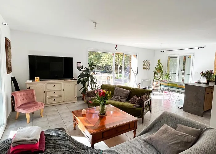 Holiday home Maison En Lisiere De Foret Mios